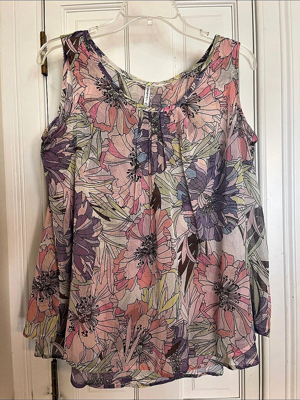 Passport Floral Sleeveless Blouse in Pink & Purple Size Medium
